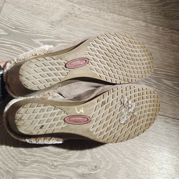 Baretraps Becker mushroom Suede Clogs 7.5 Water Resistant - Picture 5 of 12